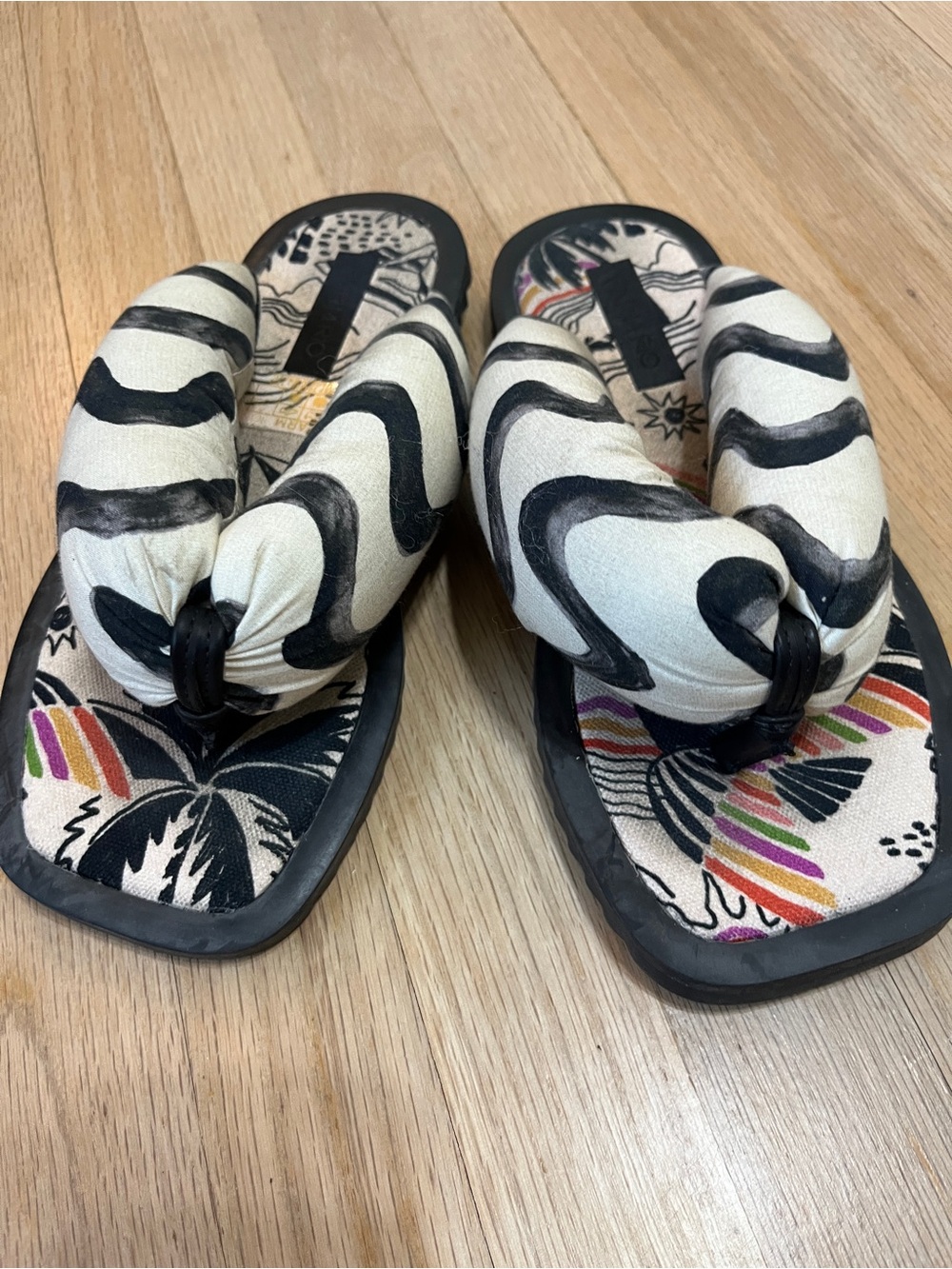 FARM RIO Women’s Black & White Knot-Top Platform Sandals